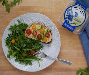 blue-moose-of-boulder-salad-hummus-toast